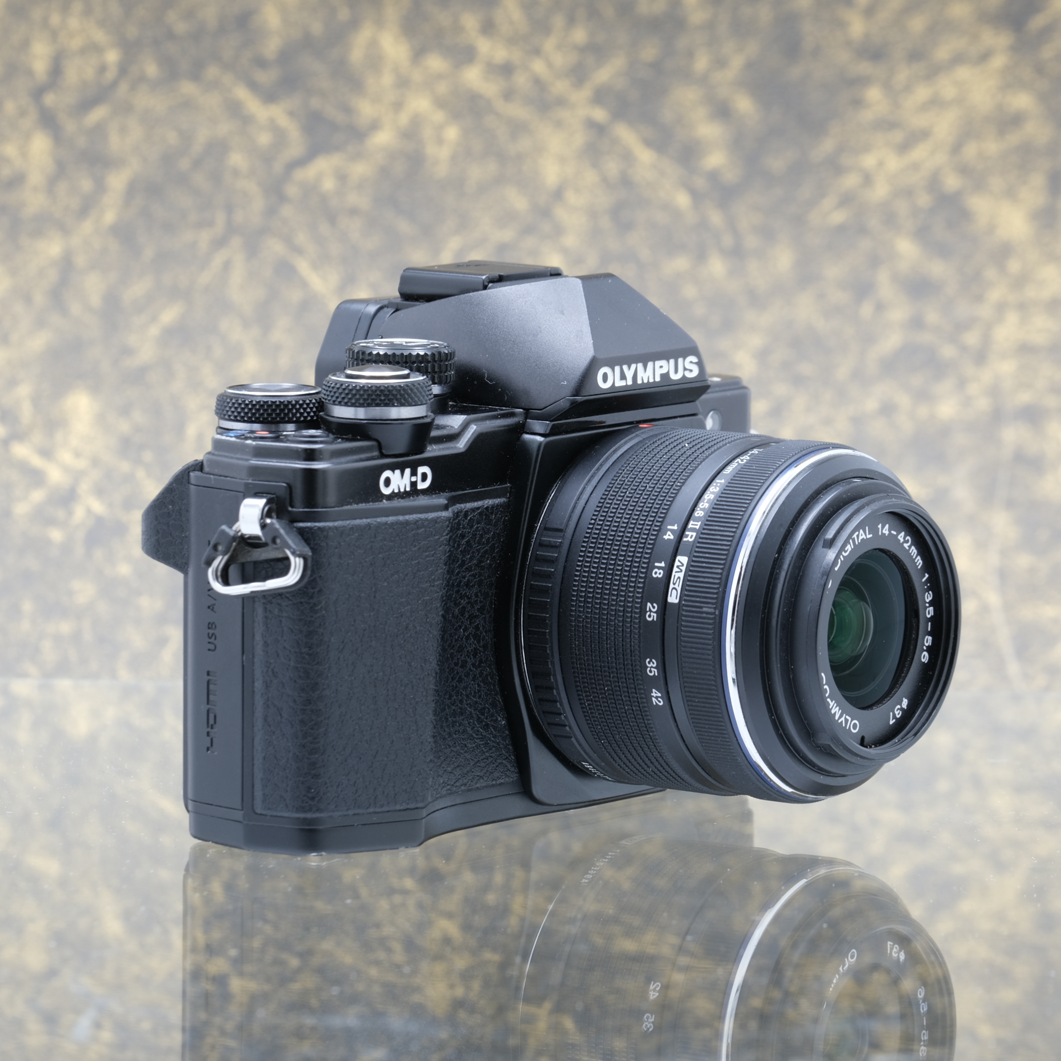 Olympus OM-D E-M10 Mark II + 14-42mm f/3.5-5.6 II R - Tweedehands