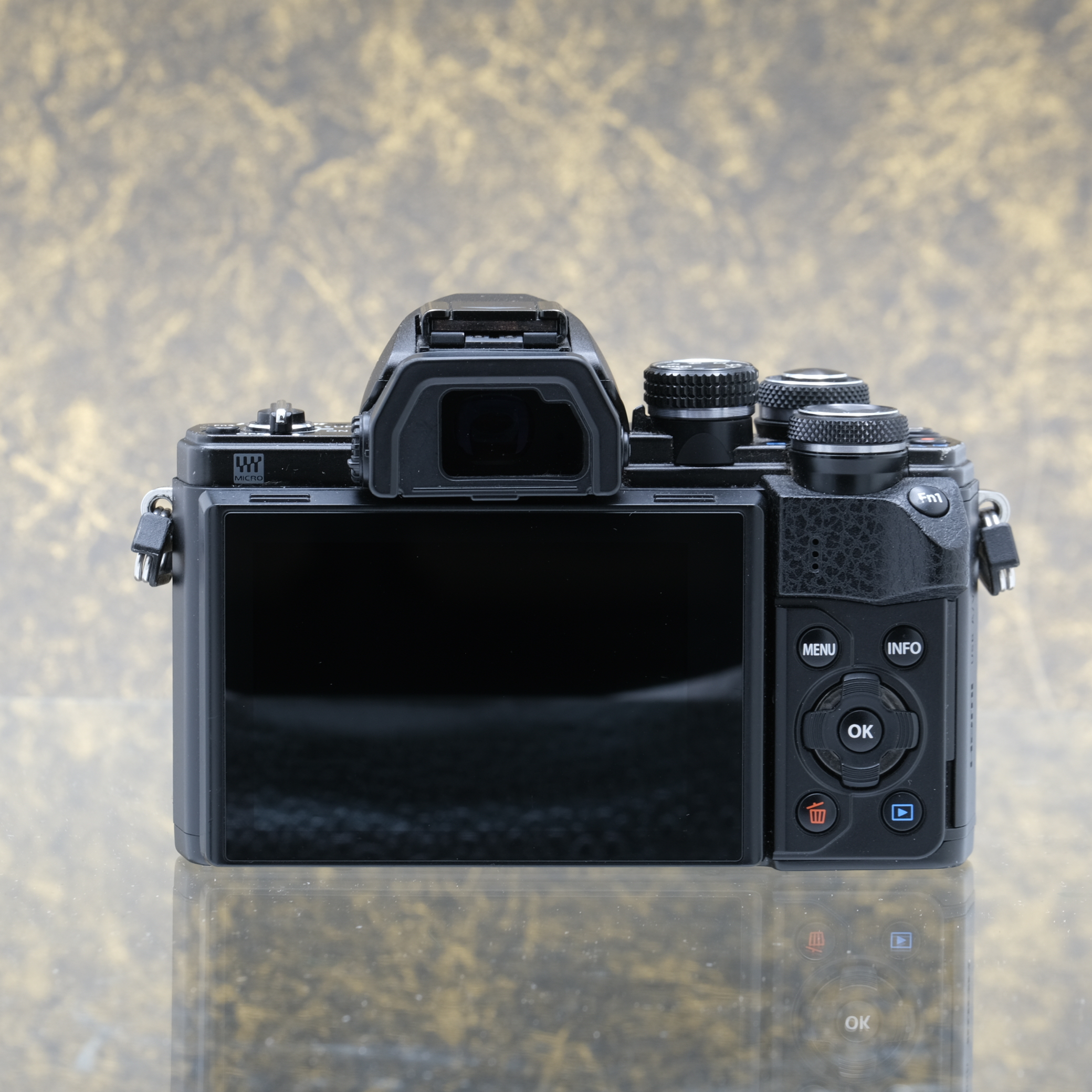 Olympus OM-D E-M10 Mark II + 14-42mm f/3.5-5.6 II R - Tweedehands