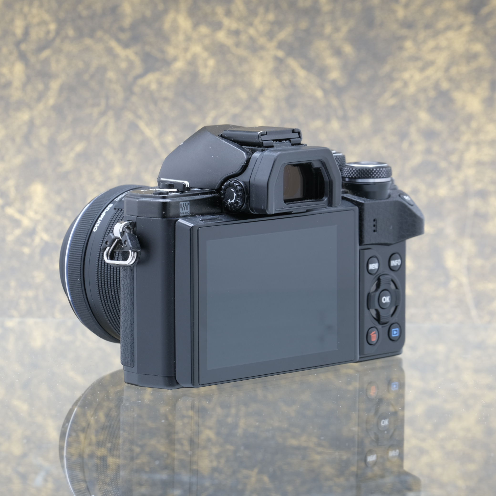 Olympus OM-D E-M10 Mark II + 14-42mm f/3.5-5.6 II R - Tweedehands
