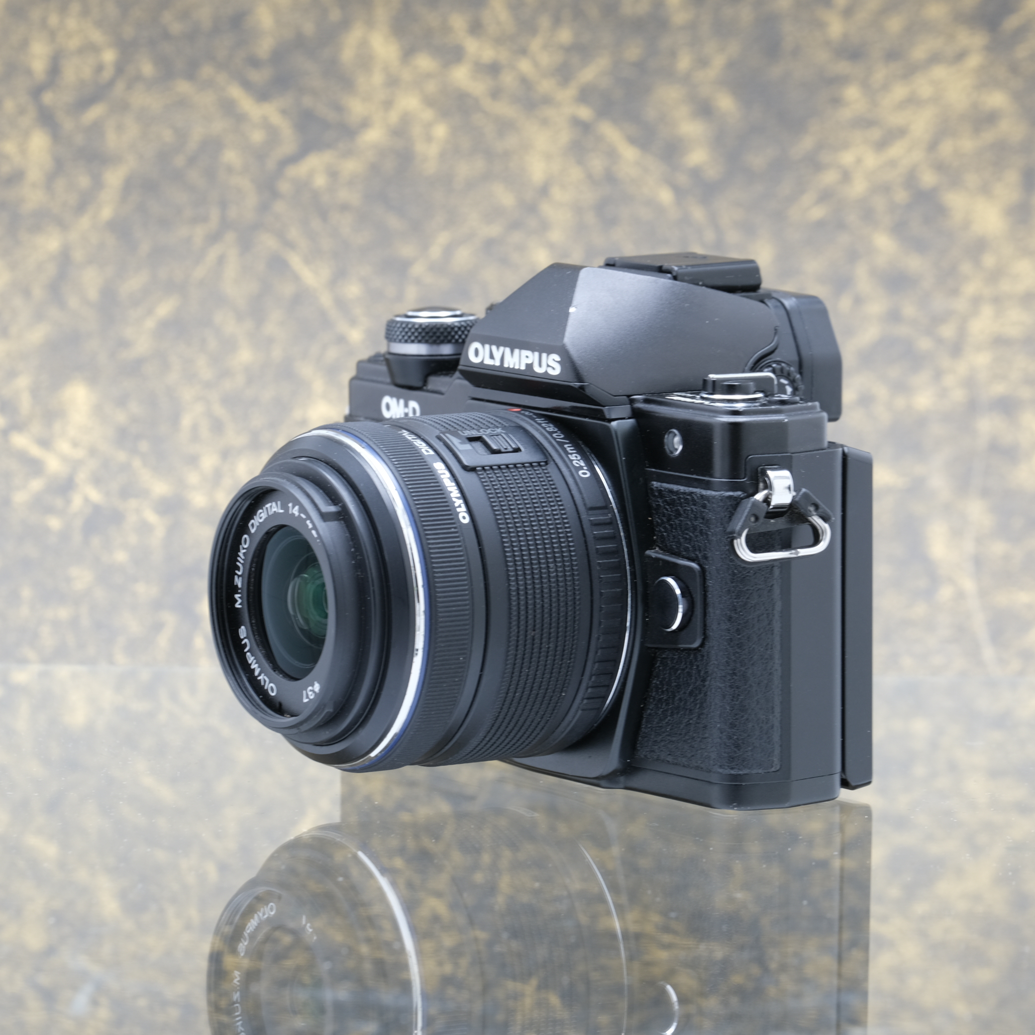 Olympus OM-D E-M10 Mark II + 14-42mm f/3.5-5.6 II R - Tweedehands