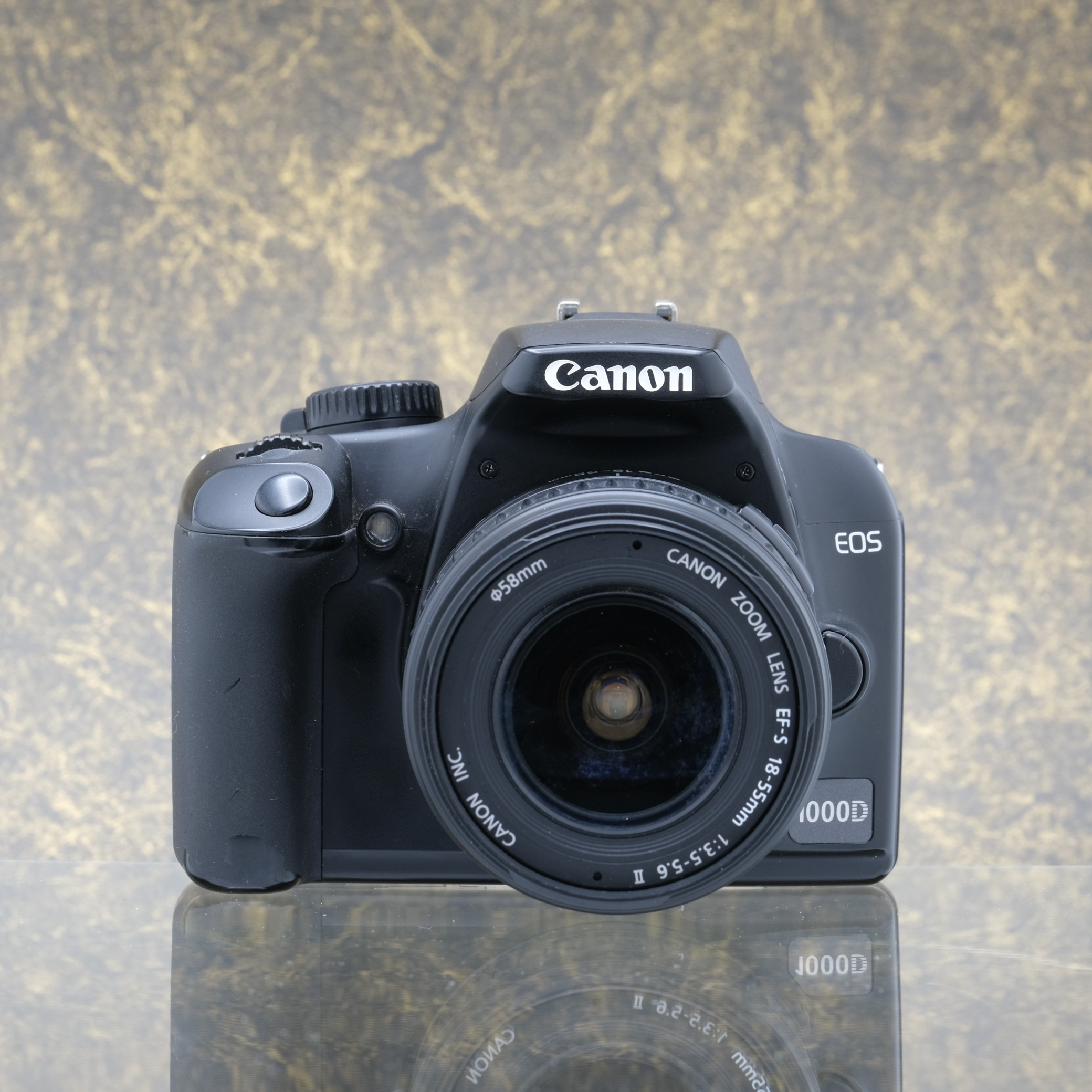 Canon EOS 1000D + EF-S 18-55mm f/3.5-5.6 - Tweedehands