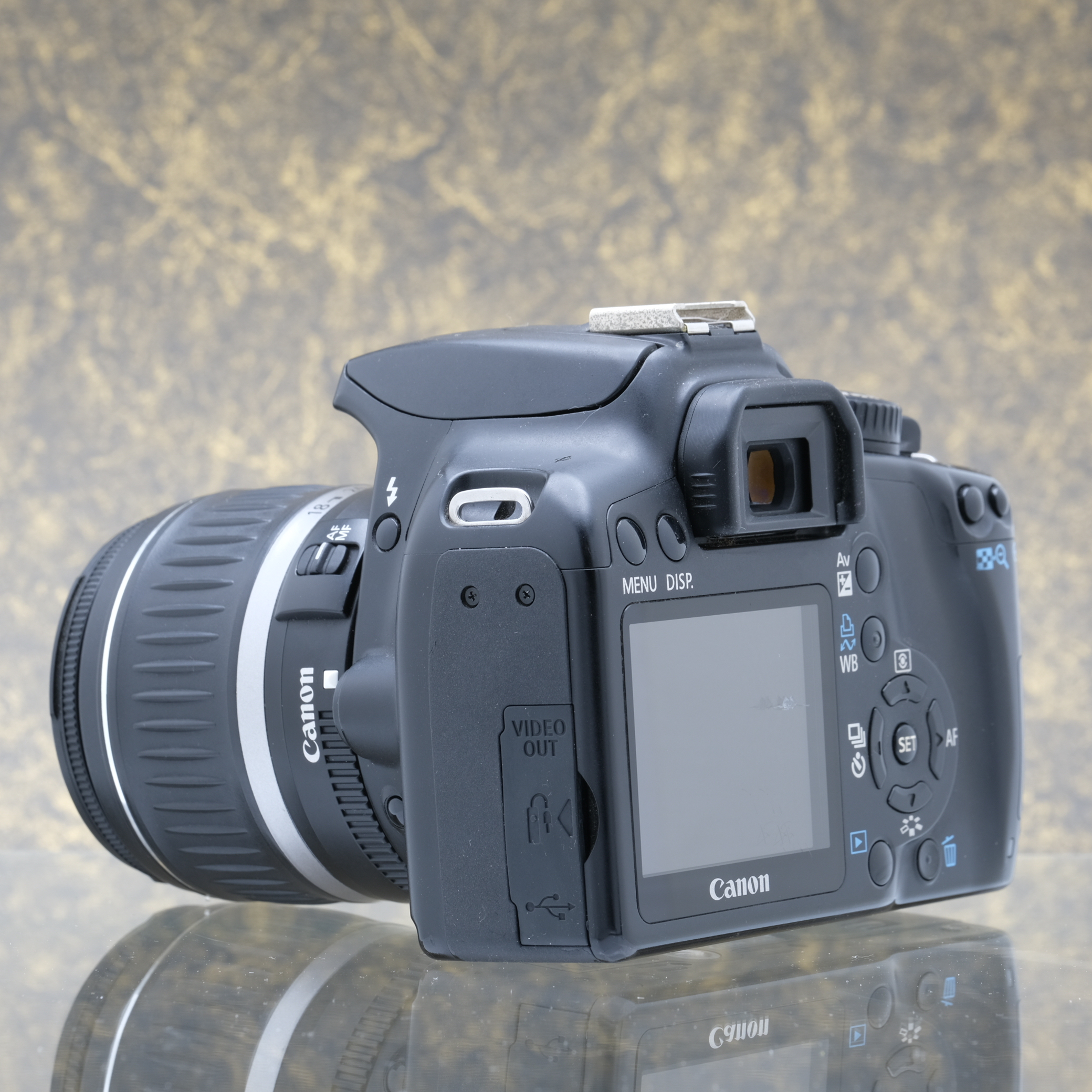 Canon EOS 1000D + EF-S 18-55mm f/3.5-5.6 - Tweedehands