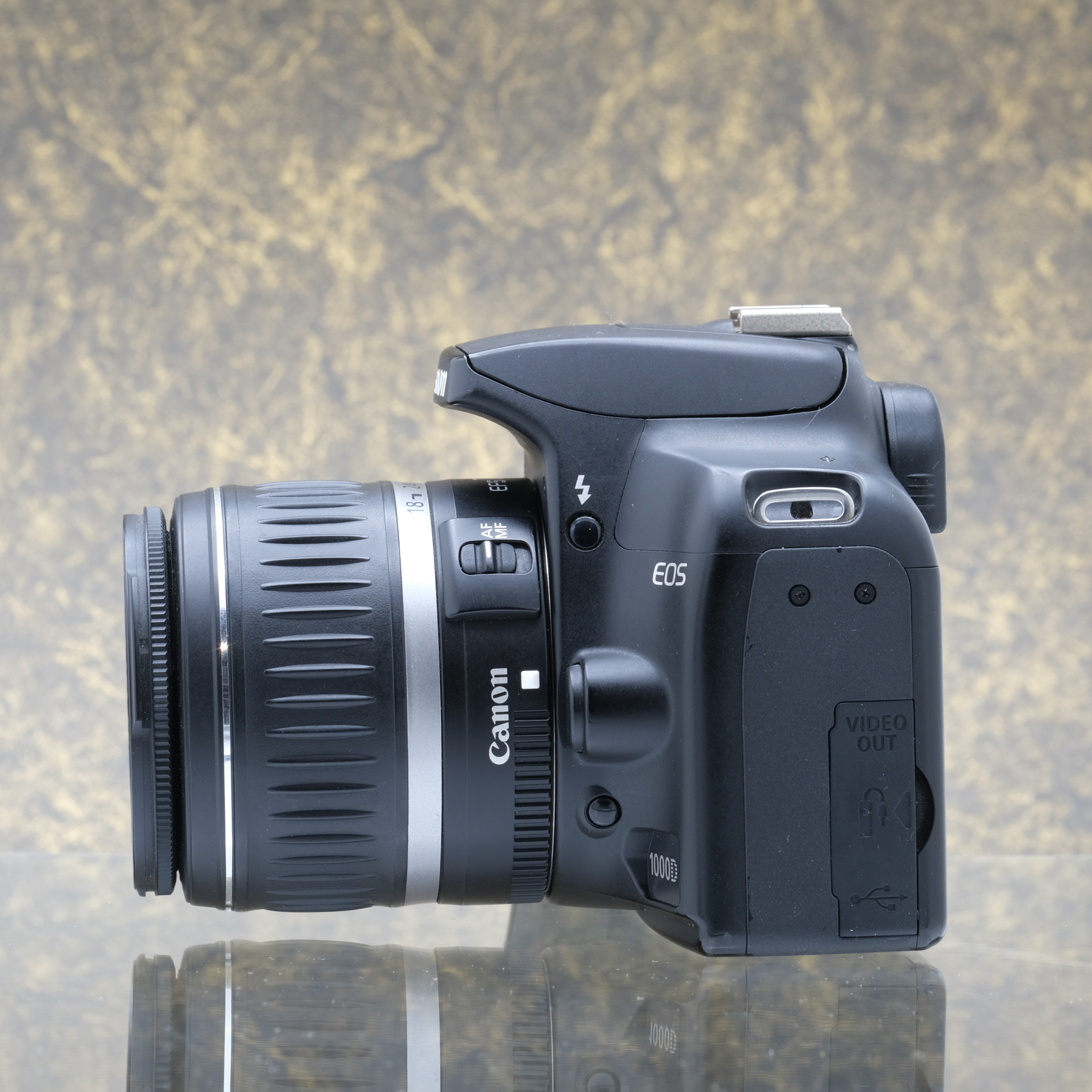 Canon EOS 1000D + EF-S 18-55mm f/3.5-5.6 - Tweedehands