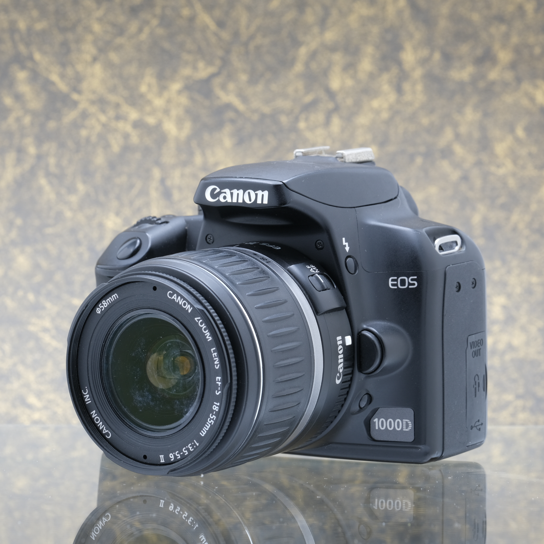 Canon EOS 1000D + EF-S 18-55mm f/3.5-5.6 - Tweedehands