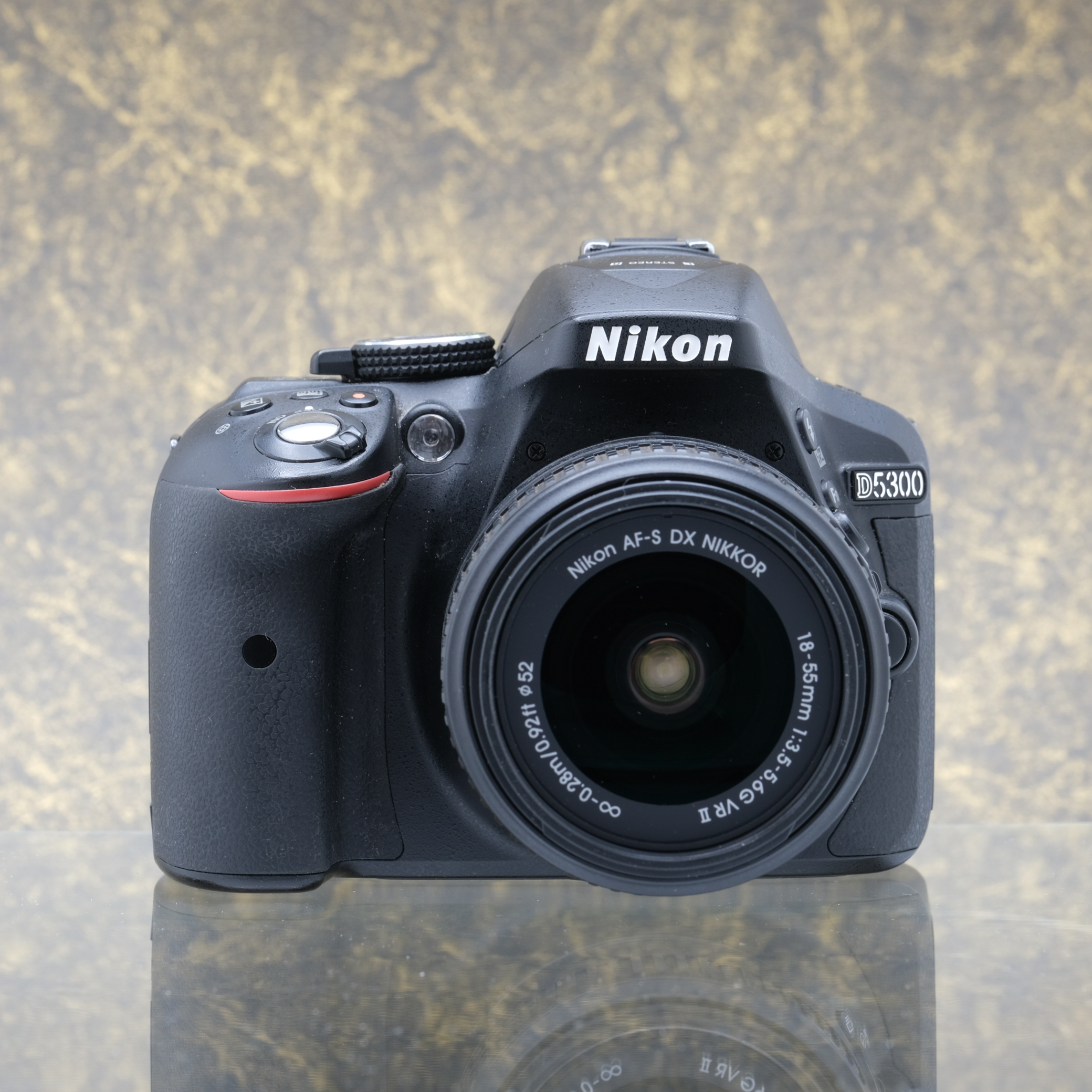 Nikon D5300 + 18-55mm f/3.5-5.6 G VR II - Tweedehands