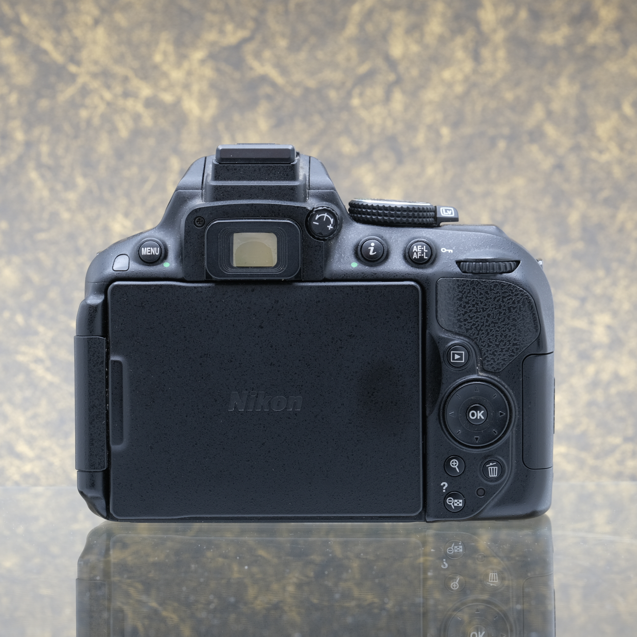 Nikon D5300 + 18-55mm f/3.5-5.6 G VR II - Tweedehands