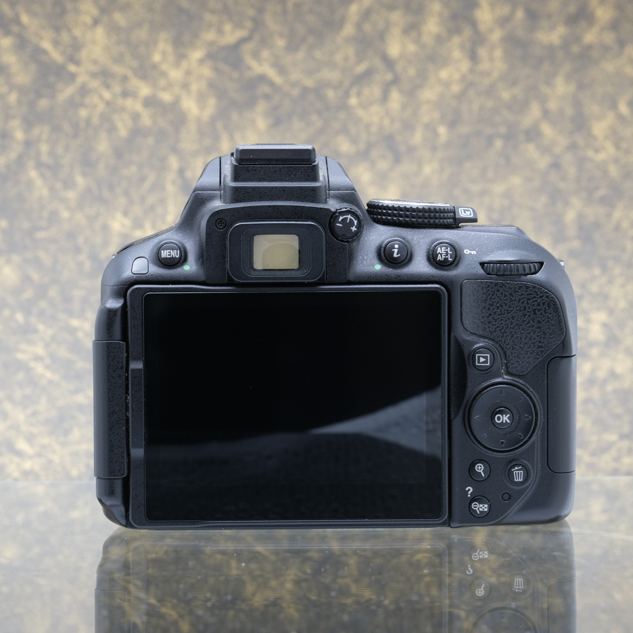 Nikon D5300 + 18-55mm f/3.5-5.6 G VR II - Tweedehands
