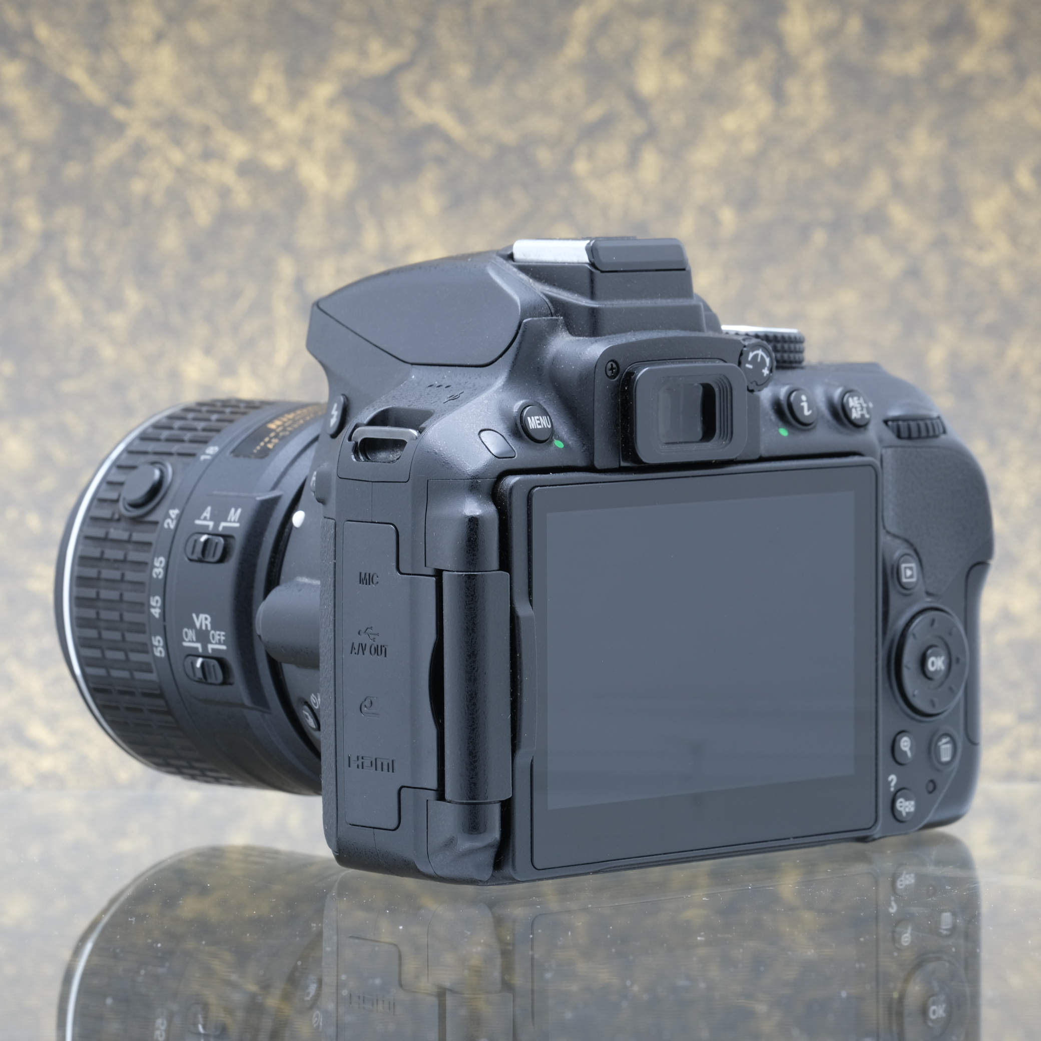 Nikon D5300 + 18-55mm f/3.5-5.6 G VR II - Tweedehands