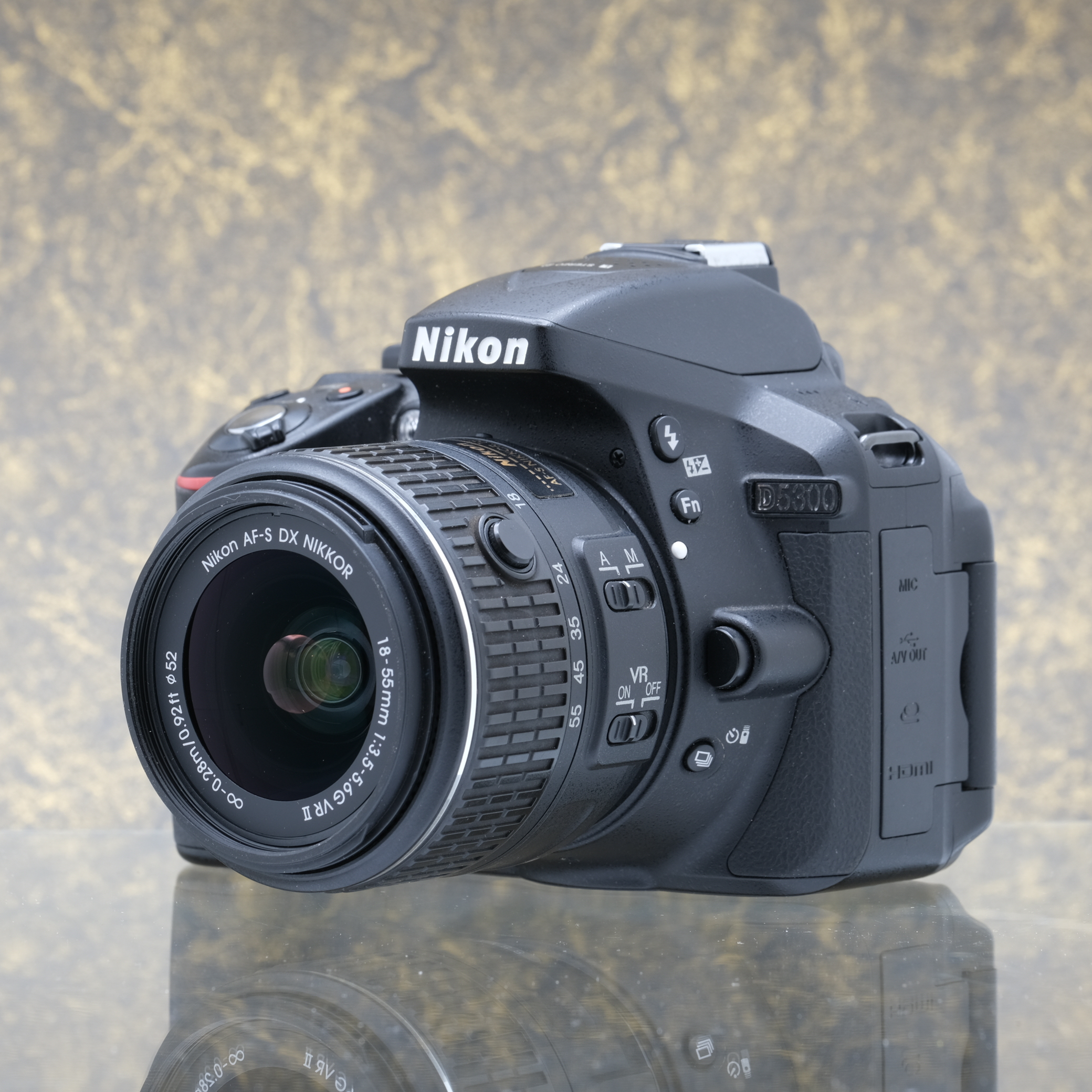 Nikon D5300 + 18-55mm f/3.5-5.6 G VR II - Tweedehands