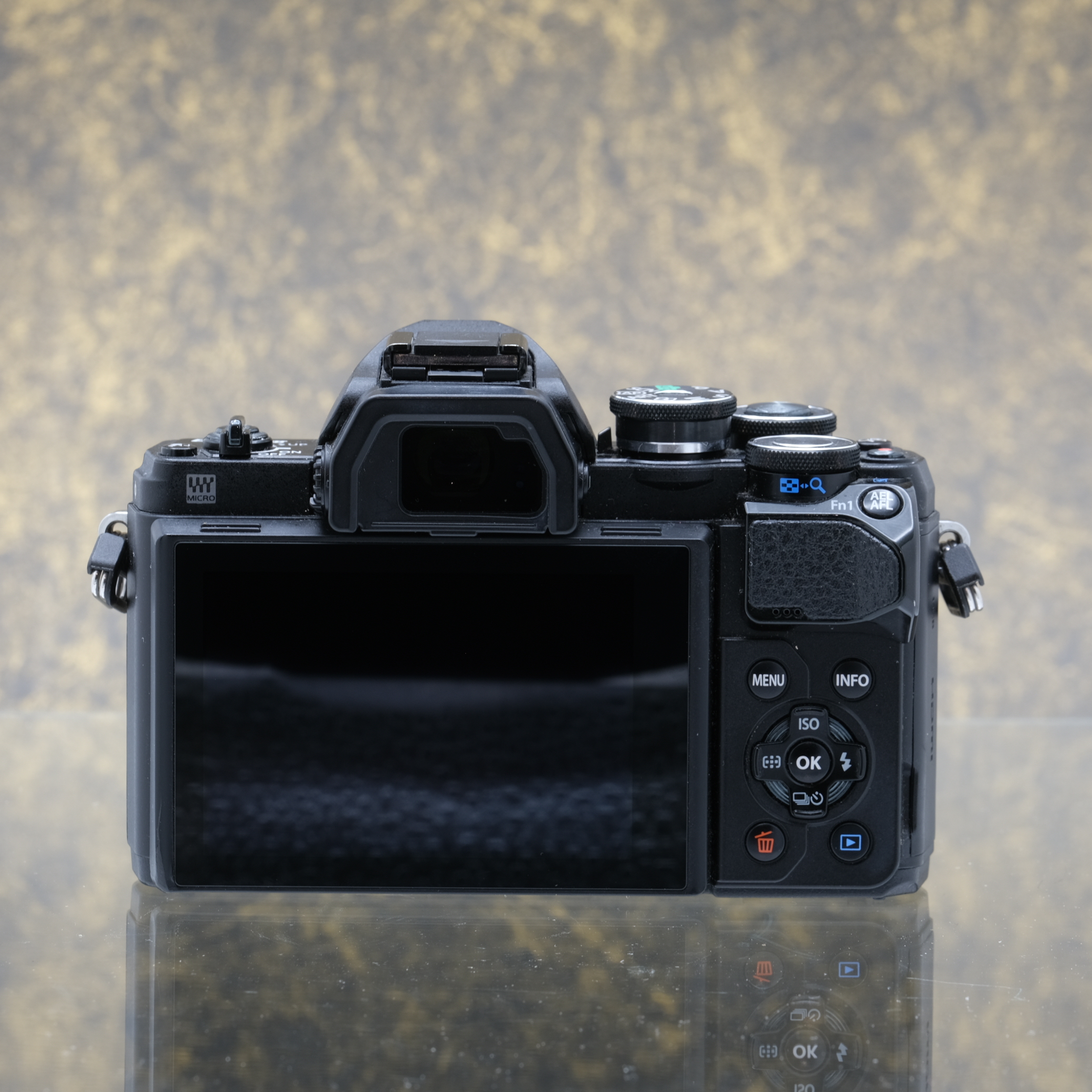 Olympus OM-D E-M10 III + 14-42mm f/3.5-5.6 II - Tweedehands