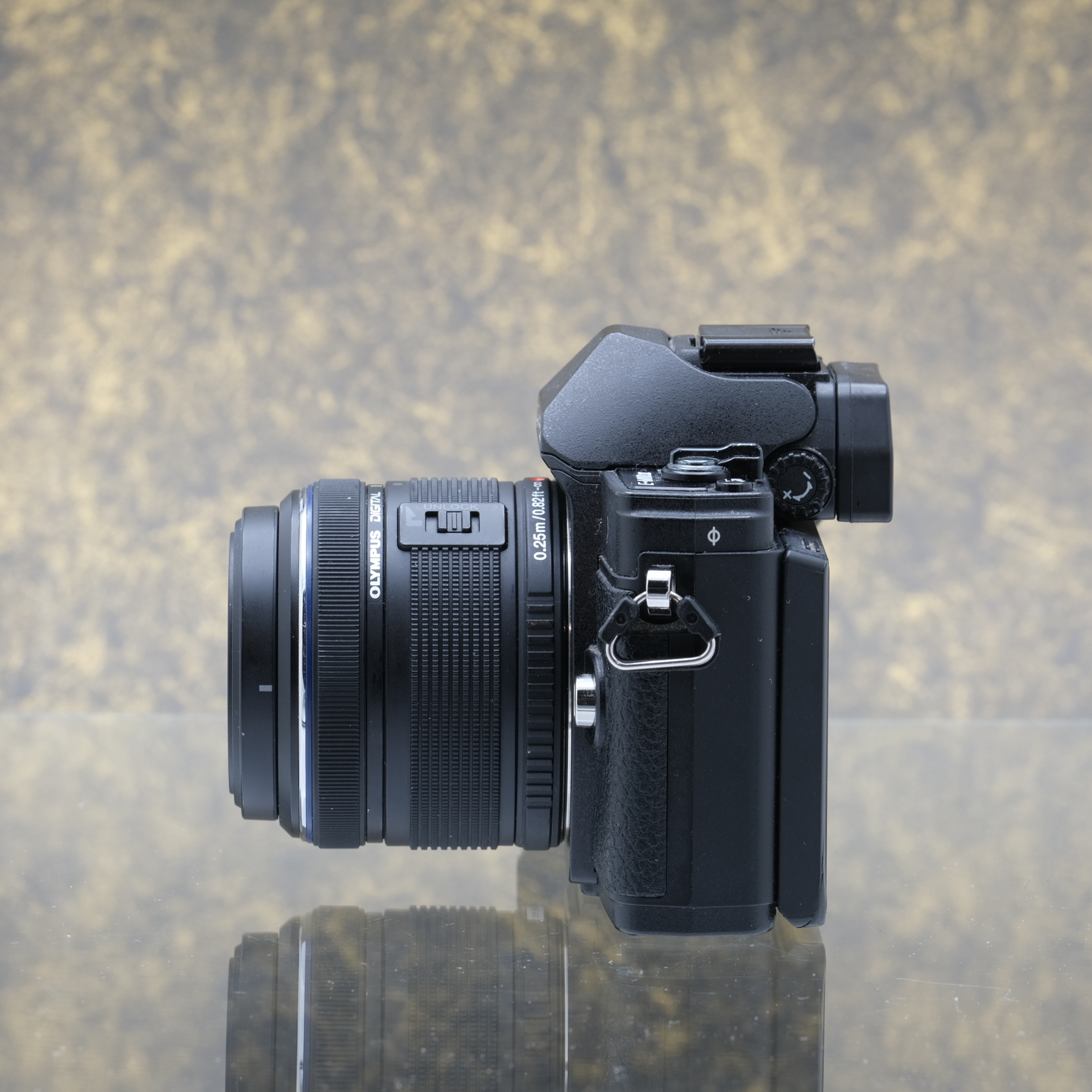 Olympus OM-D E-M10 III + 14-42mm f/3.5-5.6 II - Tweedehands
