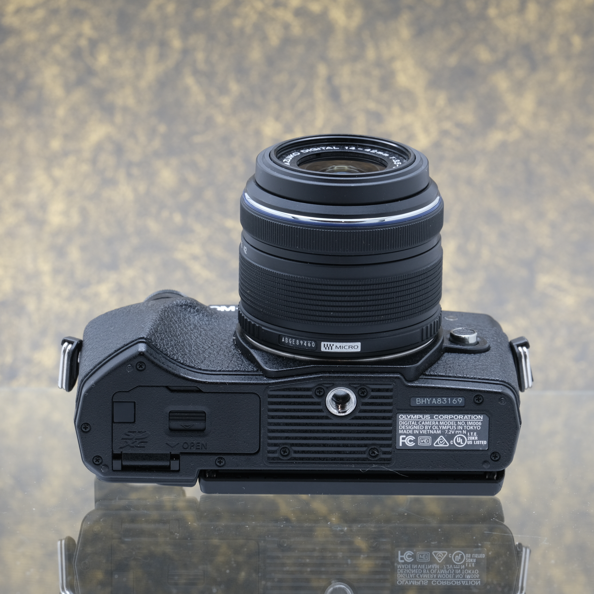 Olympus OM-D E-M10 III + 14-42mm f/3.5-5.6 II - Tweedehands