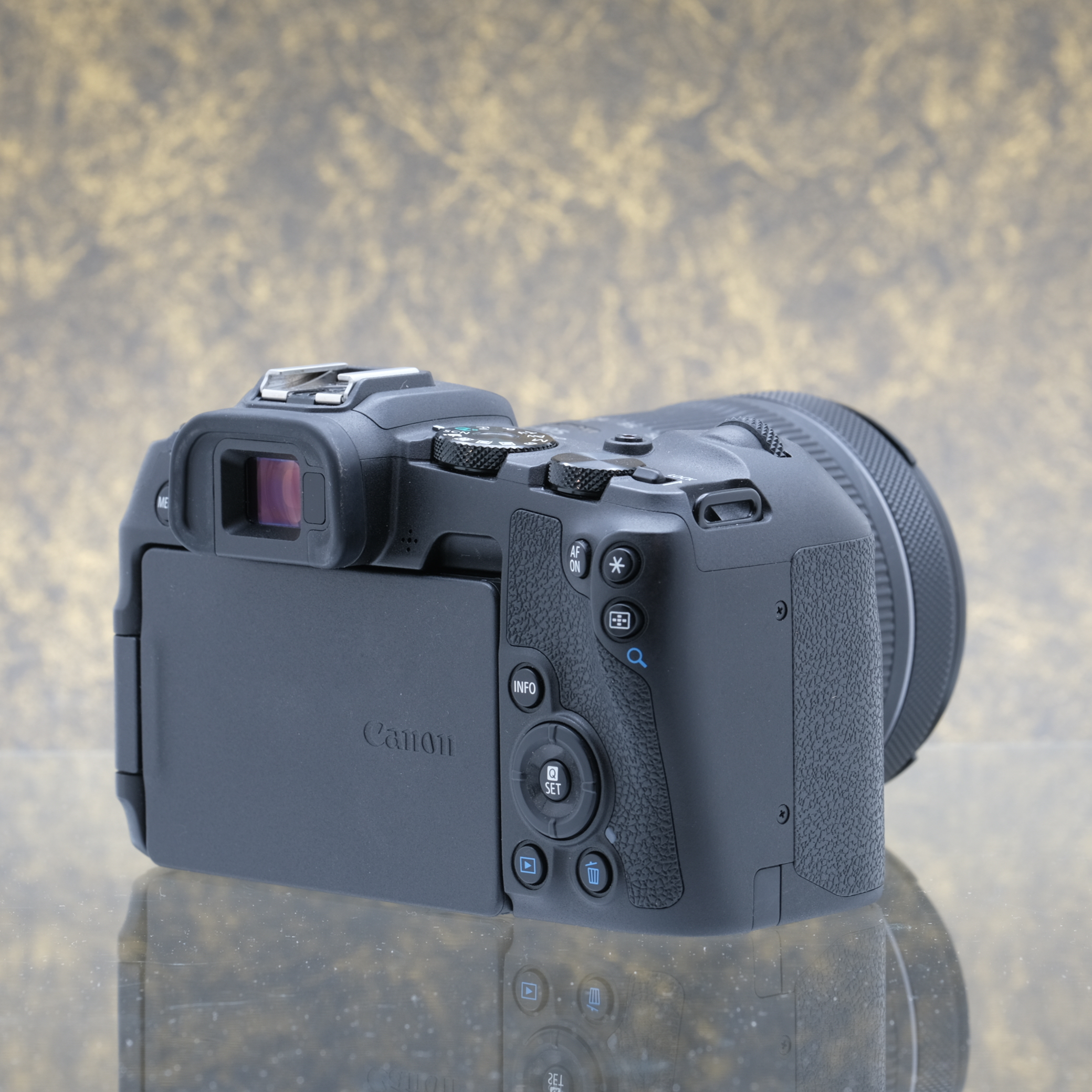Canon EOS RP + 24-105mm f/4-7.1 IS STM - Tweedehands