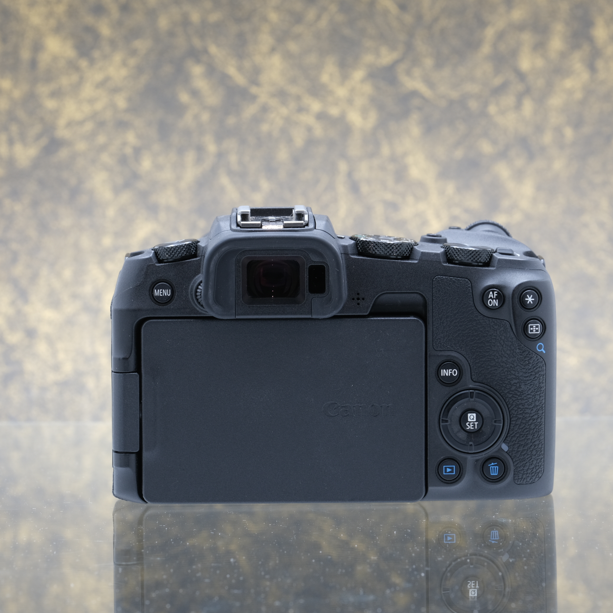 Canon EOS RP + 24-105mm f/4-7.1 IS STM - Tweedehands
