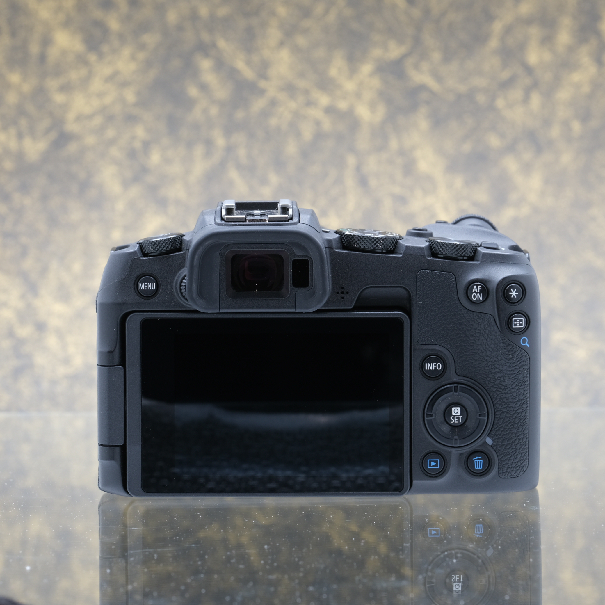 Canon EOS RP + 24-105mm f/4-7.1 IS STM - Tweedehands