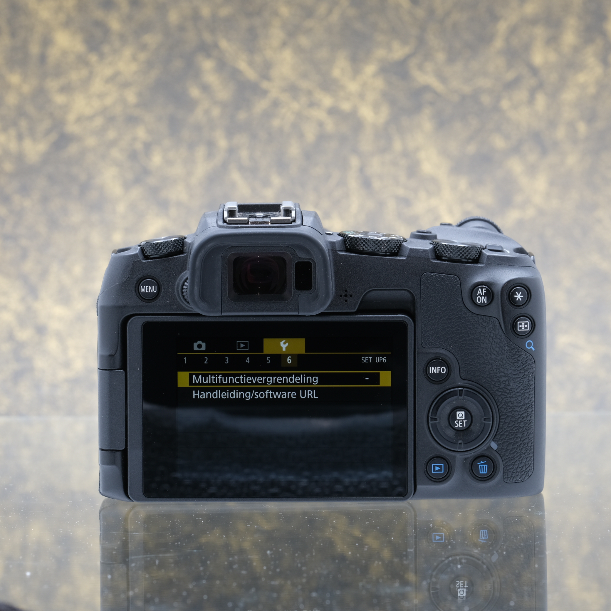 Canon EOS RP + 24-105mm f/4-7.1 IS STM - Tweedehands