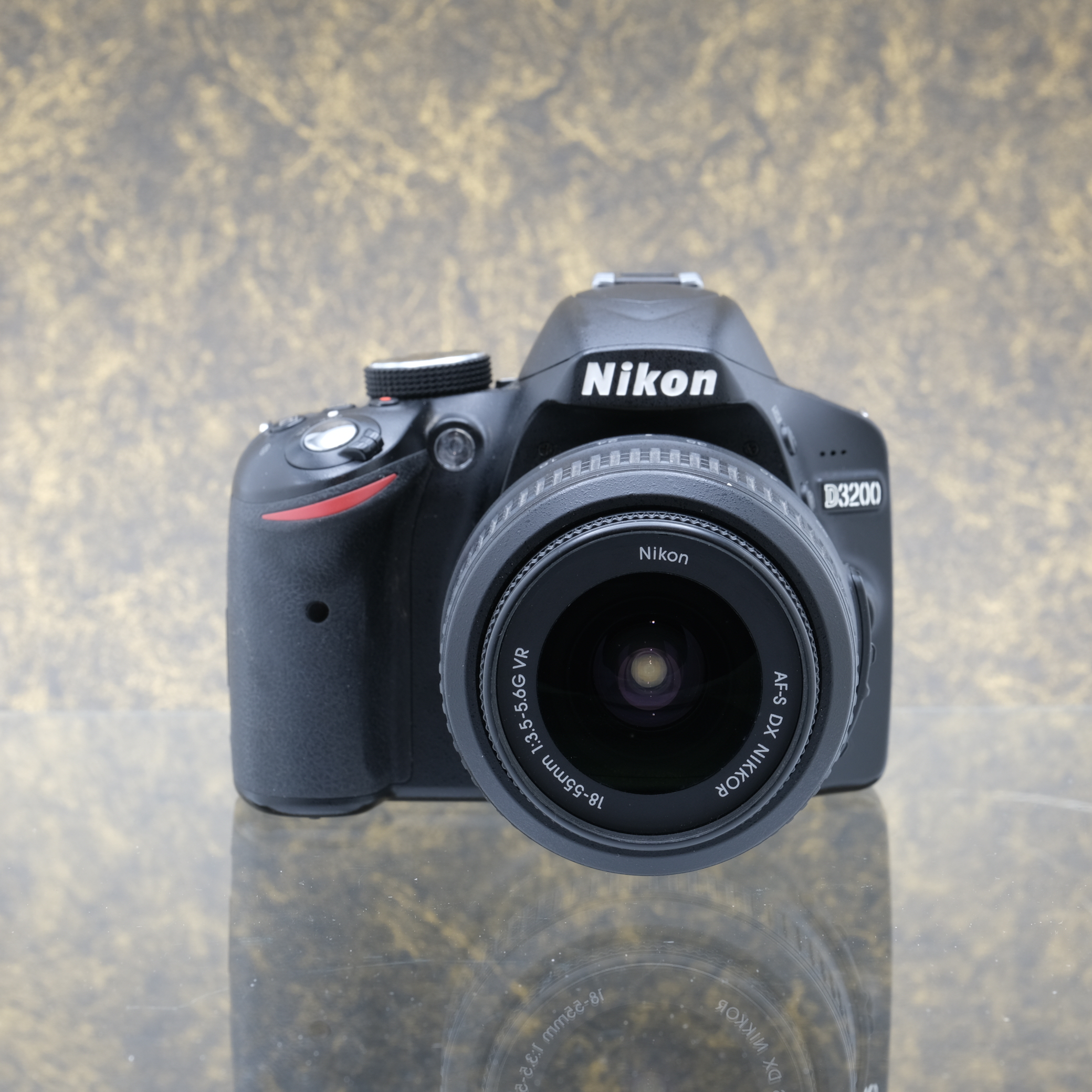 Nikon D3200 + 18-55mm f/3.5-5.6G - Tweedehands