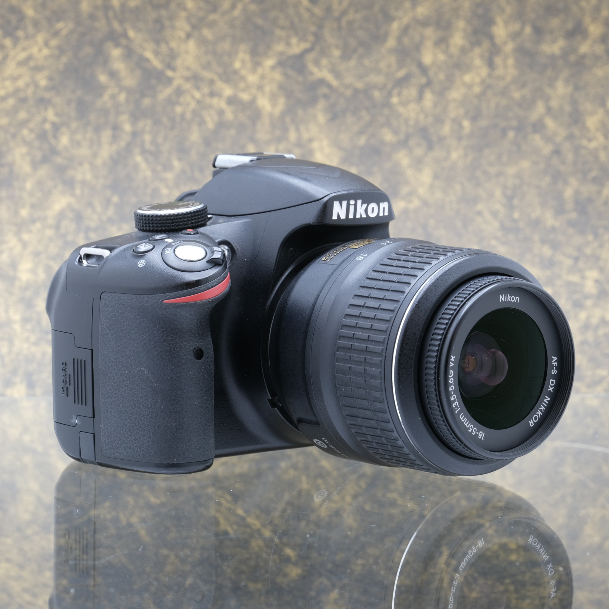 Nikon D3200 + 18-55mm f/3.5-5.6G - Tweedehands