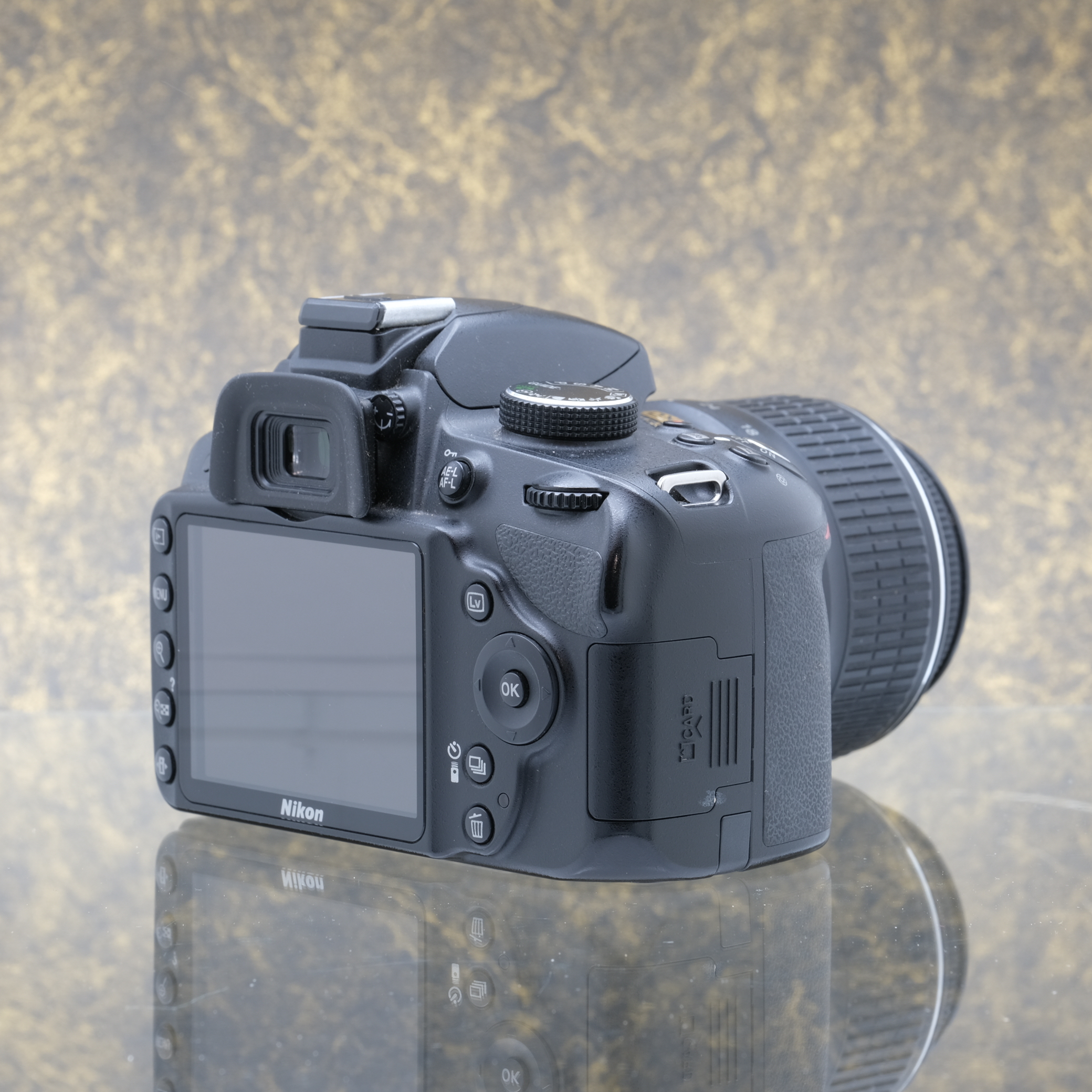 Nikon D3200 + 18-55mm f/3.5-5.6G - Tweedehands
