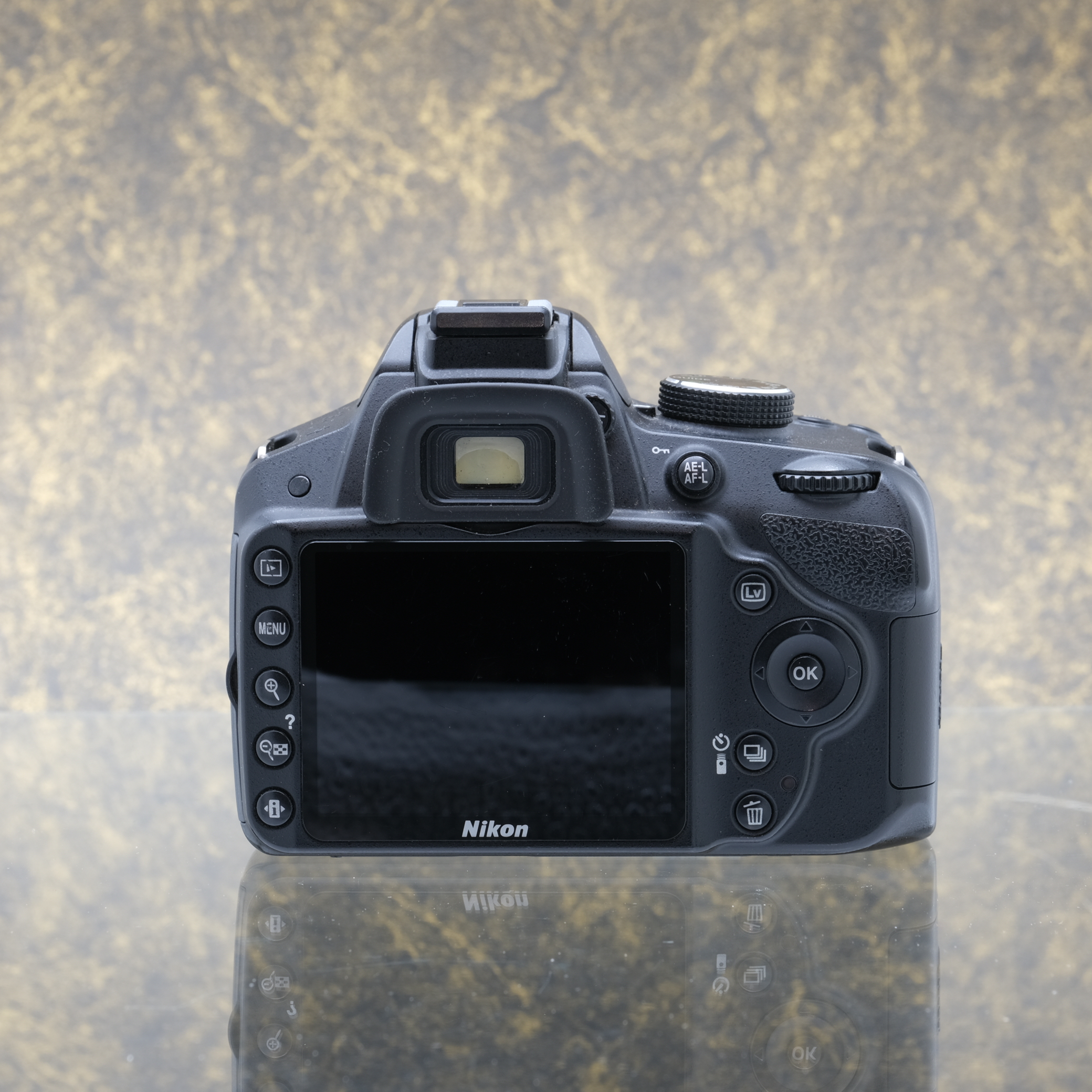 Nikon D3200 + 18-55mm f/3.5-5.6G - Tweedehands