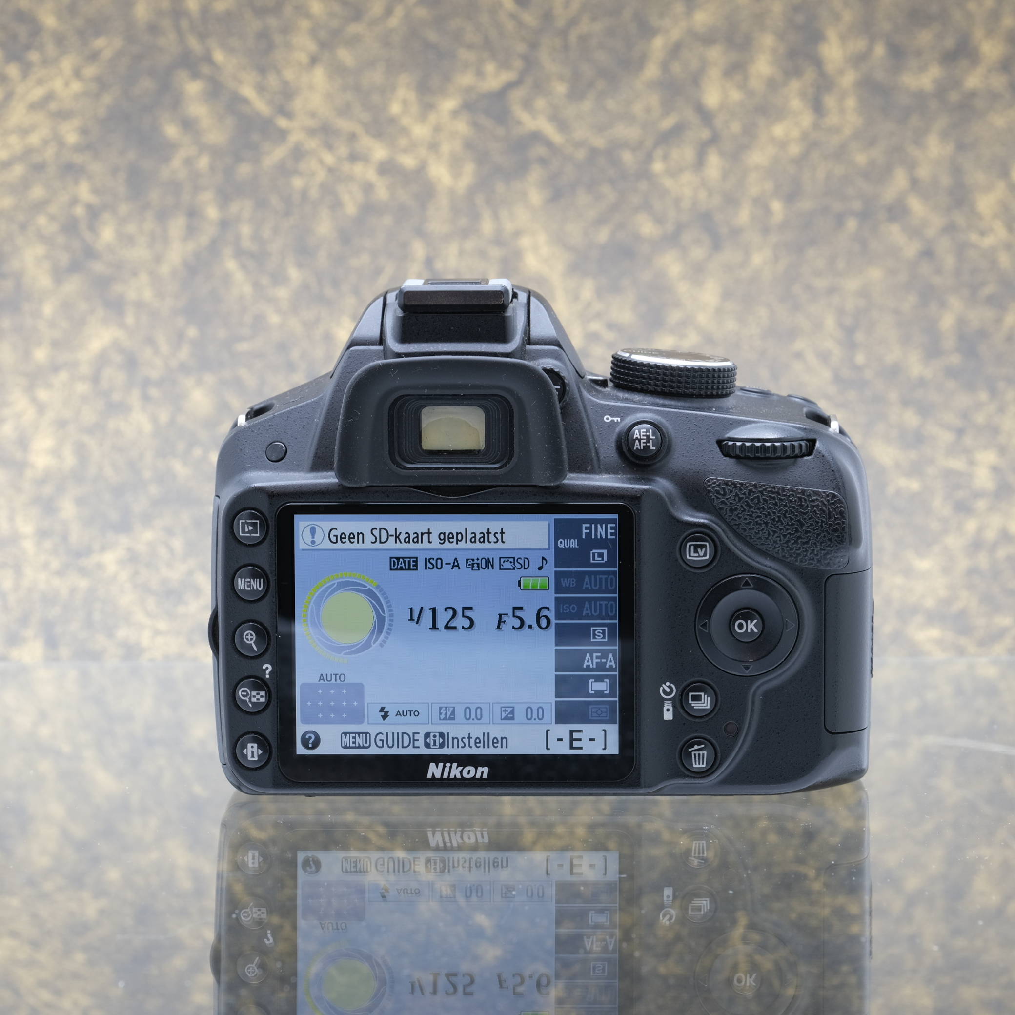 Nikon D3200 + 18-55mm f/3.5-5.6G - Tweedehands