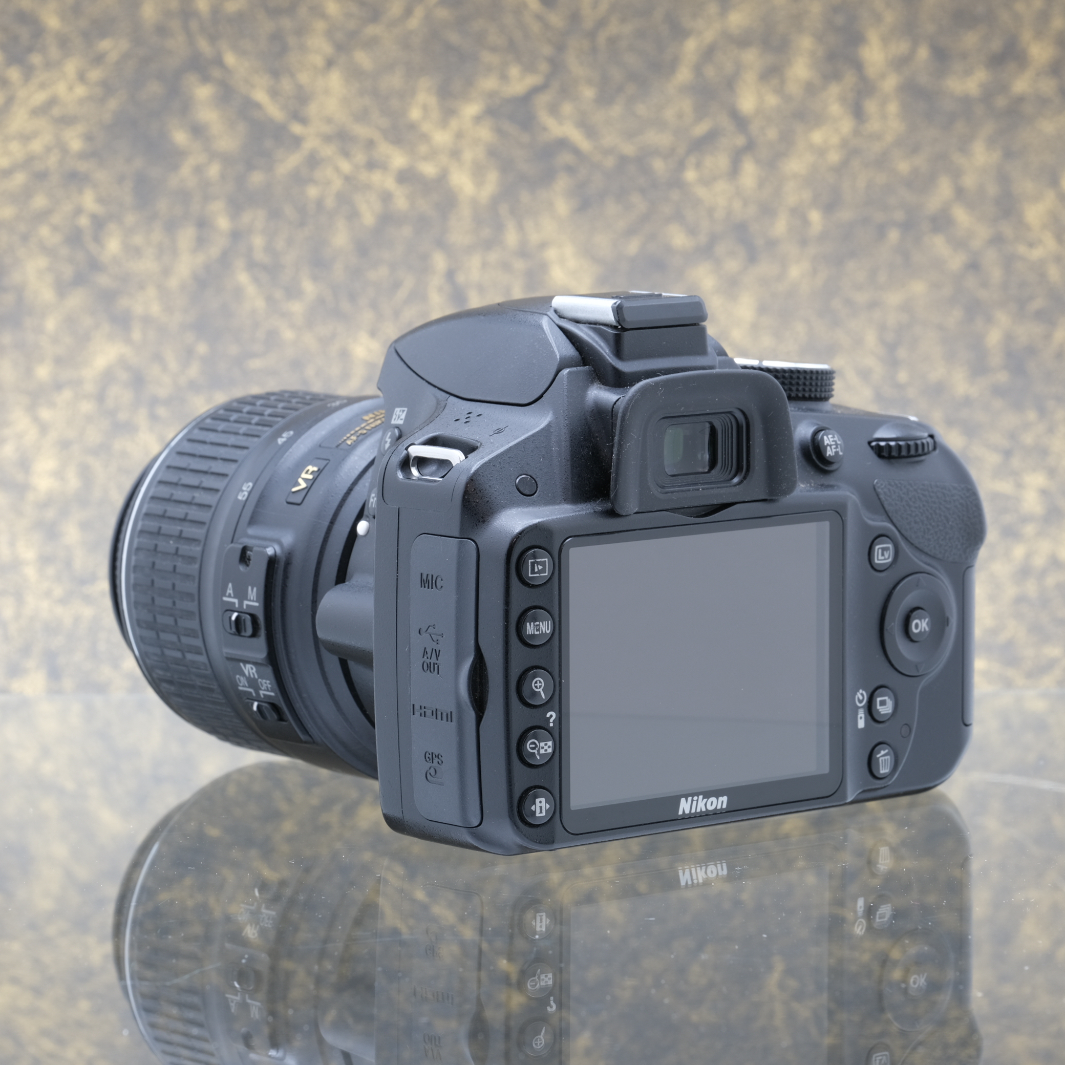 Nikon D3200 + 18-55mm f/3.5-5.6G - Tweedehands