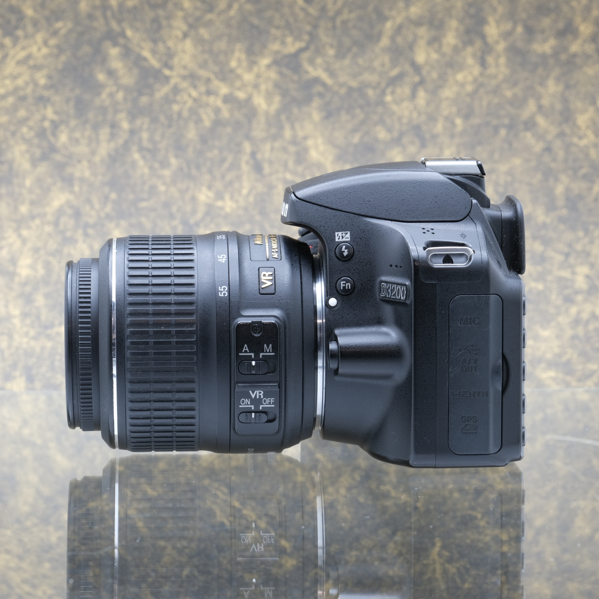 Nikon D3200 + 18-55mm f/3.5-5.6G - Tweedehands