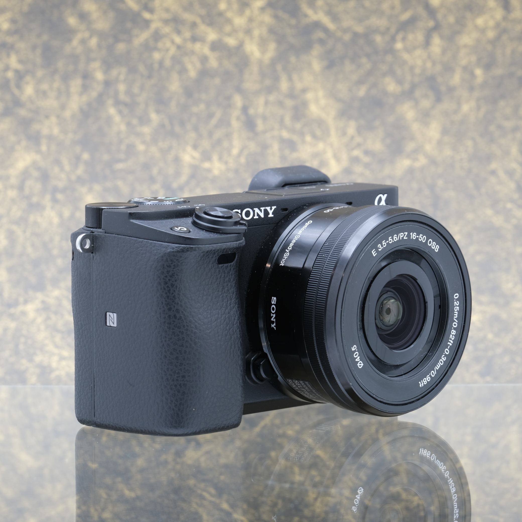 Sony A6300 + E 16-50mm f/3.5-5.6 OSS - Tweedehands